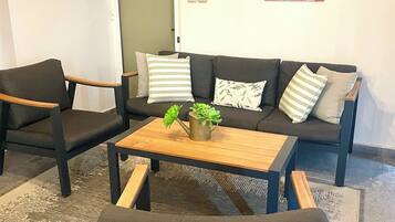 House, 3 Bedrooms, Accessible, Smoking | Living room