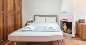 4 habitaciones, tabla de planchar con plancha, wifi y ropa de cama 