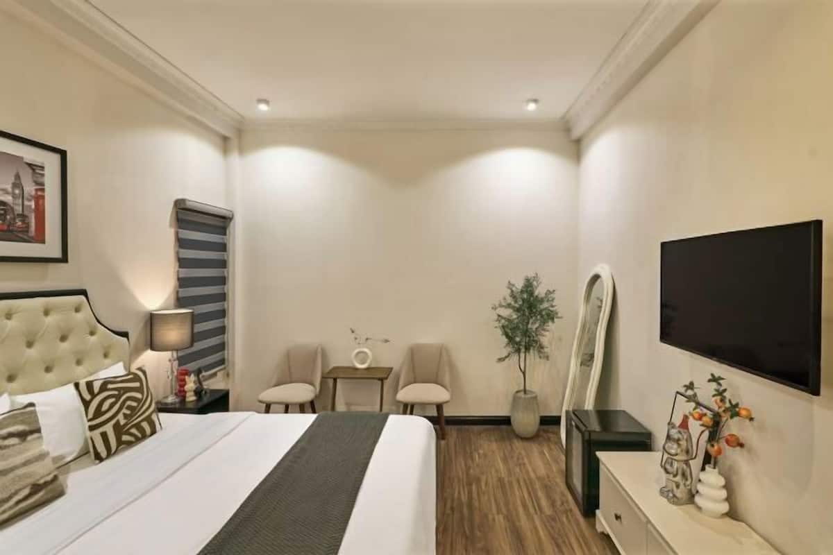Desk, laptop workspace, blackout drapes, free WiFi