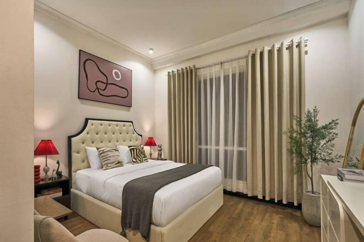 Egyptian cotton sheets, premium bedding, desk, laptop workspace