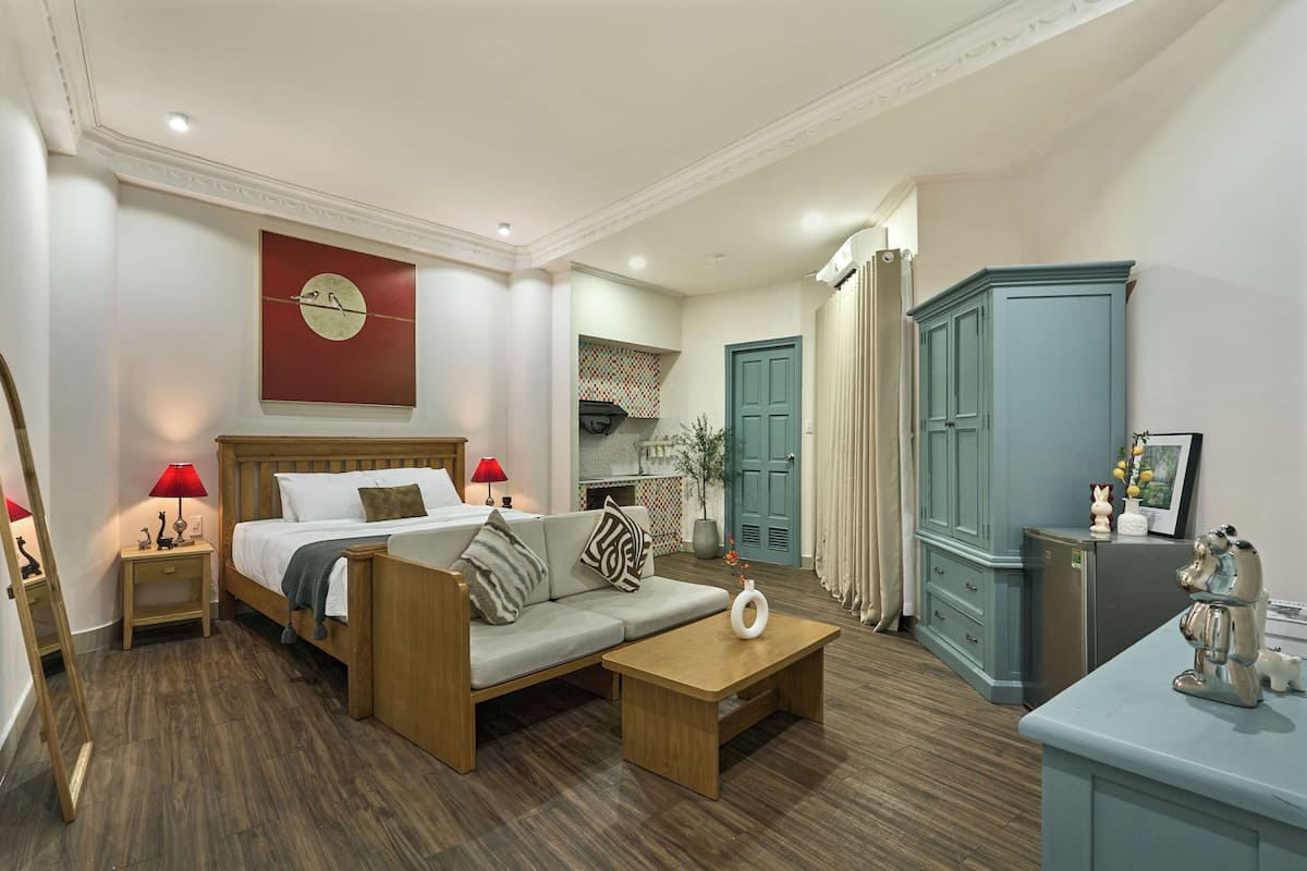 Economy Studio, 1 Bedroom, Non Smoking | 1 bedroom, desk, laptop workspace, blackout drapes