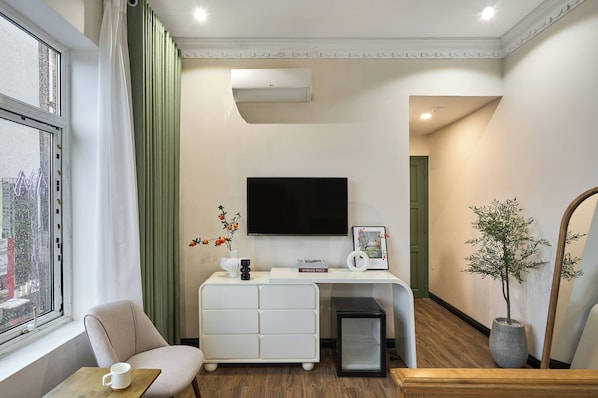 Panoramic Double Room | 1 bedroom, desk, laptop workspace, blackout drapes