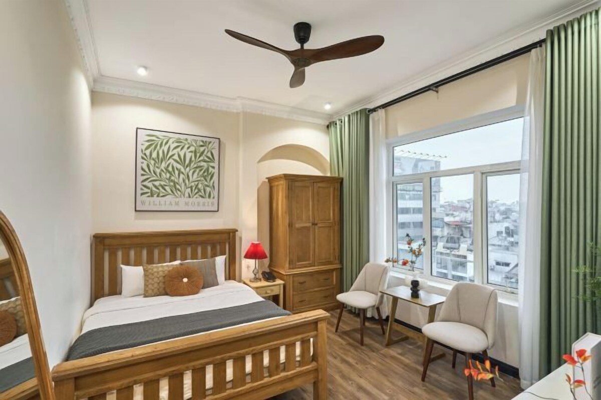 Egyptian cotton sheets, premium bedding, desk, laptop workspace