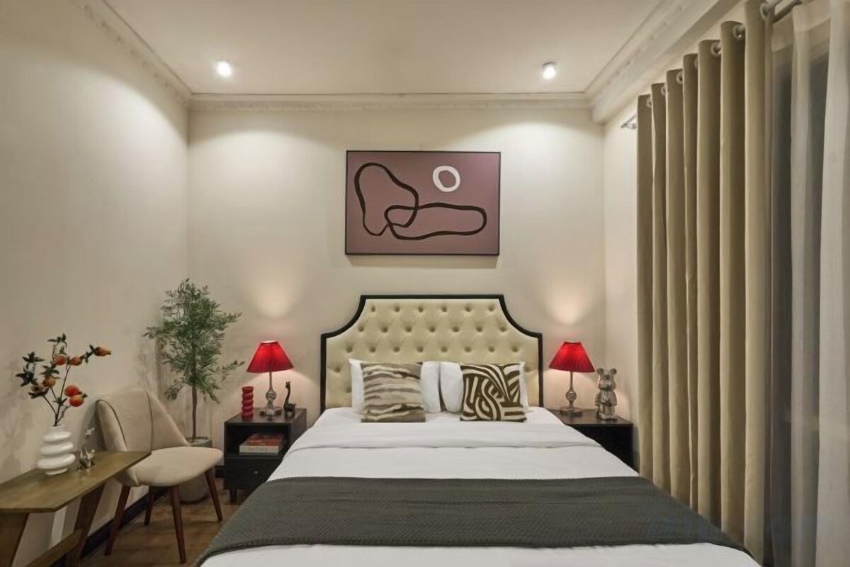 Egyptian cotton sheets, premium bedding, desk, laptop workspace