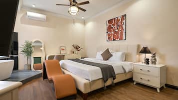 Executive Studio Suite, 1 King Bed | Desk, laptop workspace, blackout drapes, free WiFi
