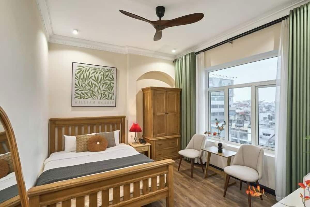 Desk, laptop workspace, blackout drapes, free WiFi