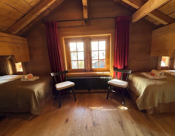 6 bedrooms, iron/ironing board, WiFi, bed sheets