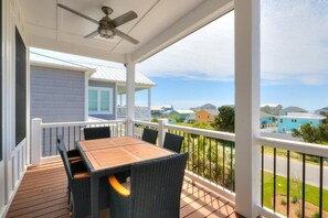 تناول الطعام بالخارج