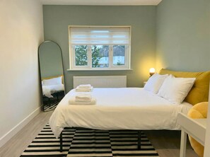 Business Double Room, Ensuite (first Floor) | Free WiFi - Zozy Clitterhouse (London)