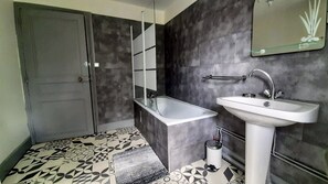 Dusche, Haartrockner, Toilettenpapier