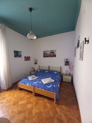 1 chambre, fer et planche à repasser, Wi-Fi, literie fournie