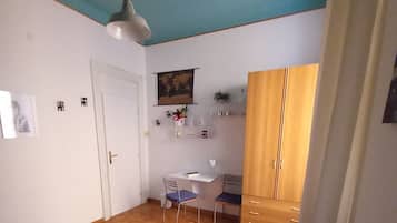 1 chambre, fer et planche Ă repasser, Wi-Fi, draps fournis