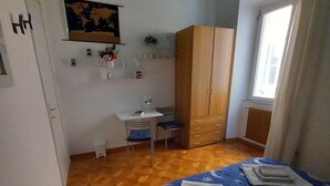 1 dormitori, planxa i posts de planxar, wifi i roba de llit 
