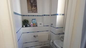 Dusche, Haartrockner, Bidet, Handtücher