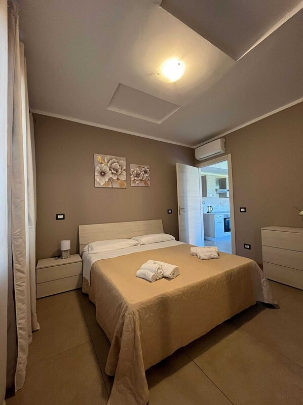 2 多间卧室、免费 WiFi、床单