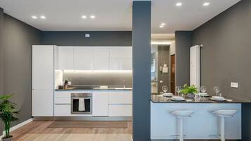 Réfrigérateur, four, plaque de cuisson, lave-vaisselle