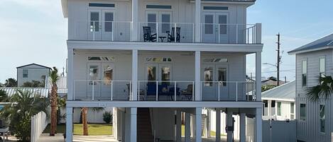 المنشأة من الخارج