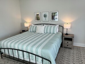 4 habitaciones, tabla de planchar con plancha y cuna de viaje 