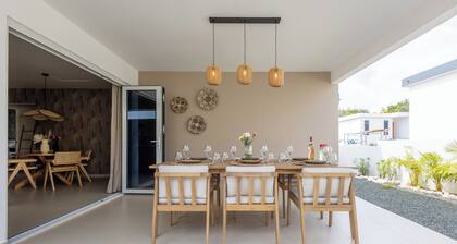 Newly built villa in prime location in Jan Thiel, pool and private parking