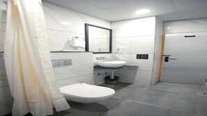 Studio Suite | Bathroom