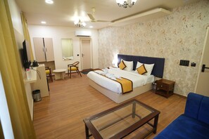 Bureau, espace de travail pour ordinateur portable, Wi-Fi gratuit