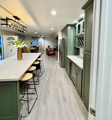 Your Hawai‘i Home Base • Spacious 3BR/2BA •Sleeps 10, Beach Gear, Full Kitchen