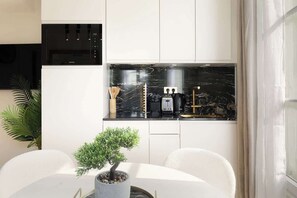 Dining - A Lovely 1-BR with Services in Batignolles (Paris)