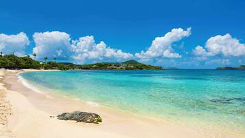 Beach nearby, sun-loungers, beach towels