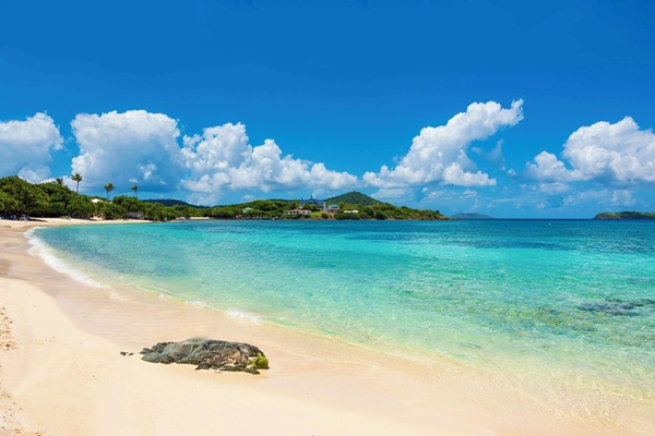 Beach nearby, sun loungers, beach towels