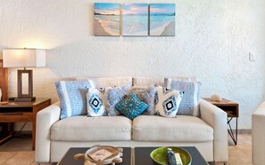 Smart TV, livros, aparelho de som
