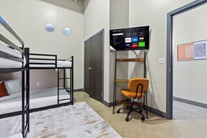 2 bedrooms, iron/ironing board, travel cot, free WiFi