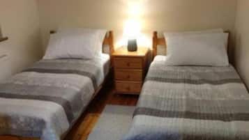 2 slaapkamers, een strijkplank/strijkijzer, reisbedje, wifi