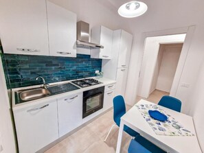 Fridge, oven, cookware/dishes/utensils, dining tables