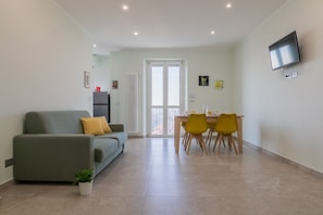 TV - Valdellatorre Apartment by Wonderful Italy (Torino)