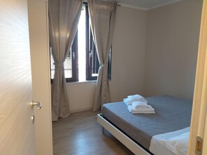 2 bedrooms, bed sheets