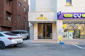 Unclassified image, 3 of 24, button - hotel onggi (Gyeongju)
