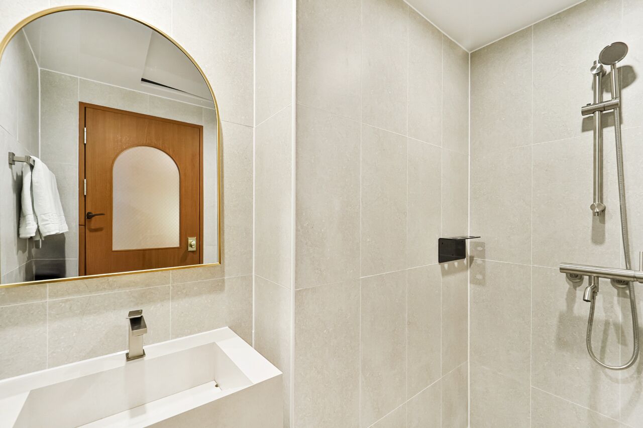 標準雙人房 | 浴室 | 淋浴設備、吹風機、毛巾、肥皂