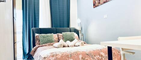 2 bedrooms, desk, free WiFi, bed sheets