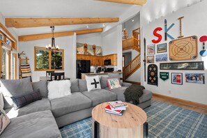 Smart TV y chimenea 
