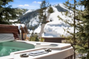 Outdoor spa tub - Hot Tub & Fireplace Mountain Retreat | 5 minutes to Winter Park Resort (Winter Park)