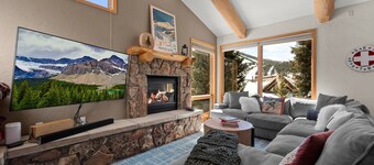 Hot Tub & Fireplace Mountain Retreat | 5 minutes to Winter Park Resort