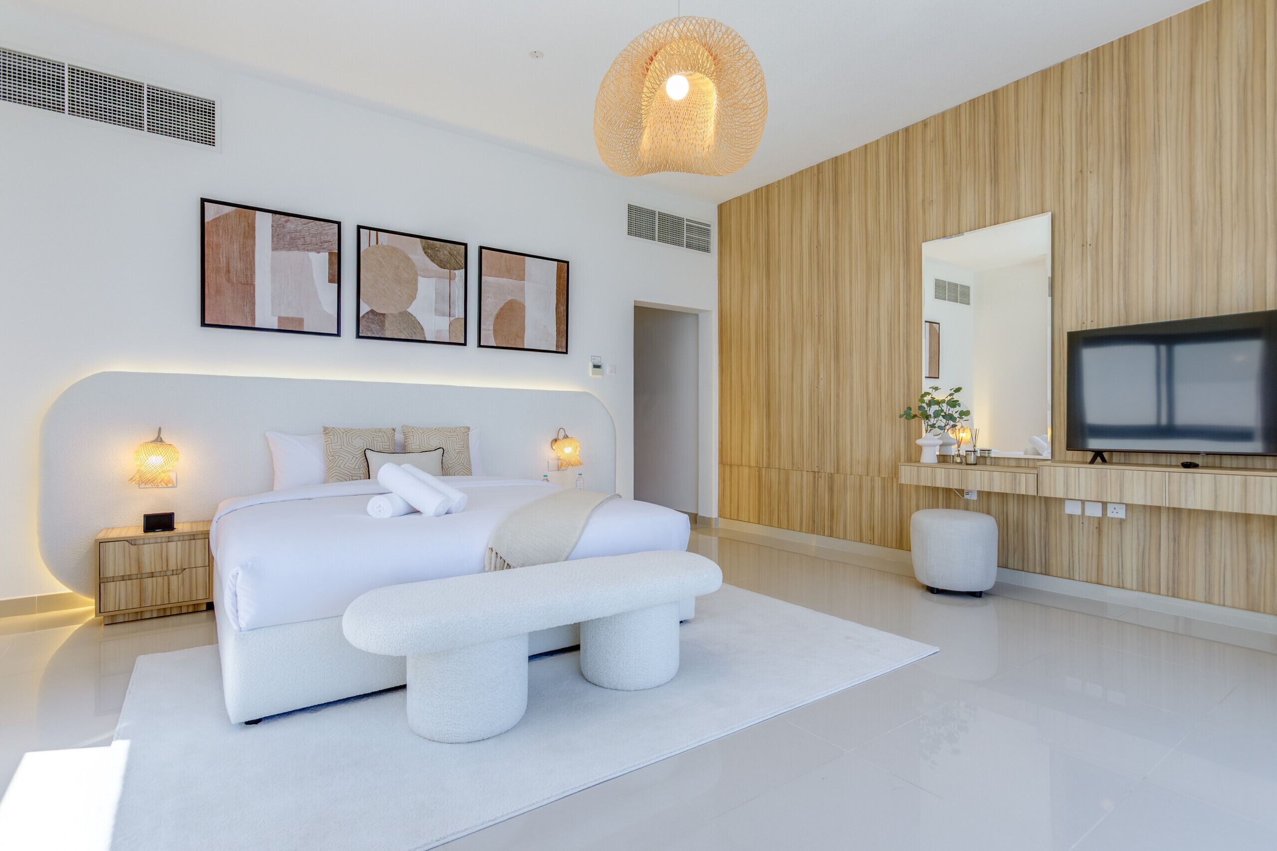 6 soveværelser, pengeskab på værelset, strygejern/strygebræt