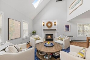 Téléviseur, table de ping-pong