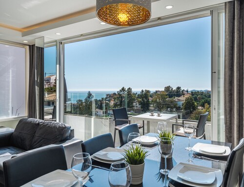 Modern and luxurious Villa with Private Pool and Sea Views for 8-10 ppl