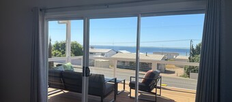 Bayview Escape - Sea views from balcony! Off Peak Special!