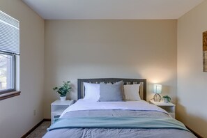2 bedrooms, iron/ironing board, WiFi, bed sheets
