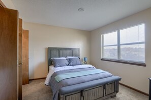 2 habitaciones, tabla de planchar con plancha, wifi y ropa de cama 