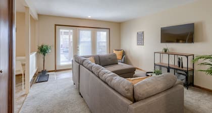 Aviator's Lounge 2BR 1Bath WiFi Close to Airport Very Convenient Book your stay1