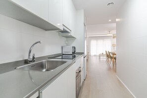 Microwave, oven, dishwasher, cookware/dishes/utensils