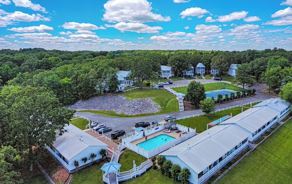 Exterior - One Bedroom Marina View Condo (Grand Rivers)